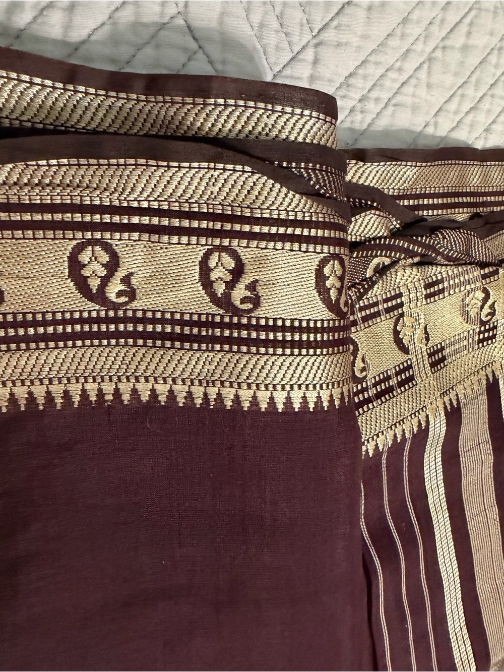 Sari maroon gold